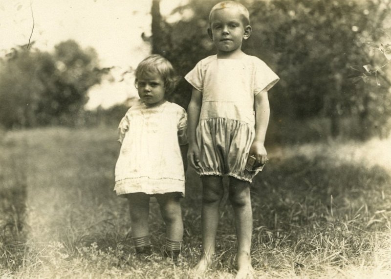 KKE 4174-45.jpg - Eugeniusz Zabagoński z siostrą Aleksandrą, lata 20-te XX wieku.